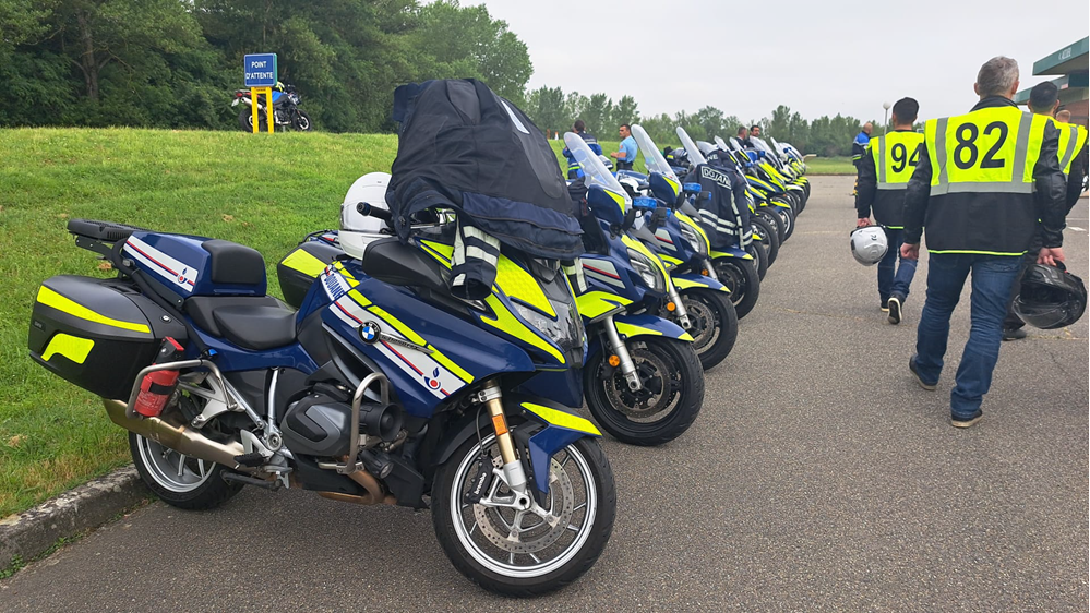 Motos de forces de l'ordre, lors d'une session de formation