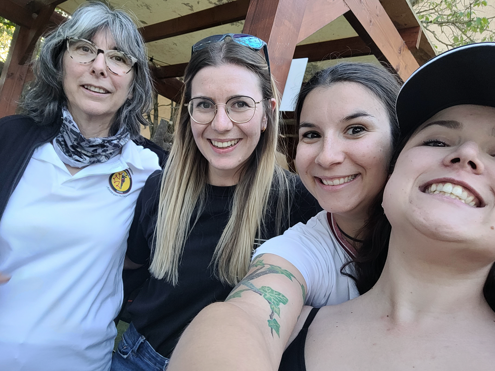 Motardes SOMOS lors d'une soirée membres